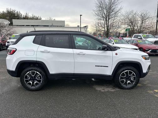 2024 Jeep Compass Trailhawk