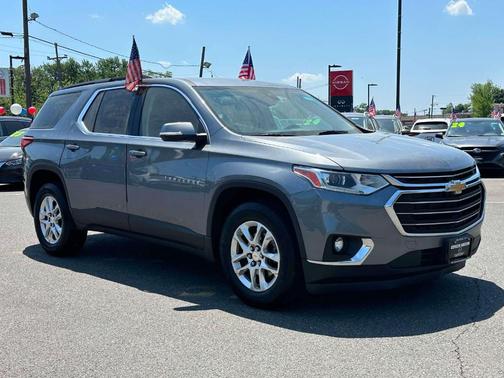 Satin Steel Metallic 2021 Chevrolet Traverse LT Cloth