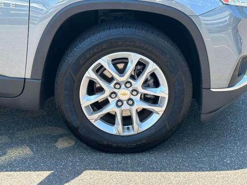 Satin Steel Metallic 2021 Chevrolet Traverse LT Cloth