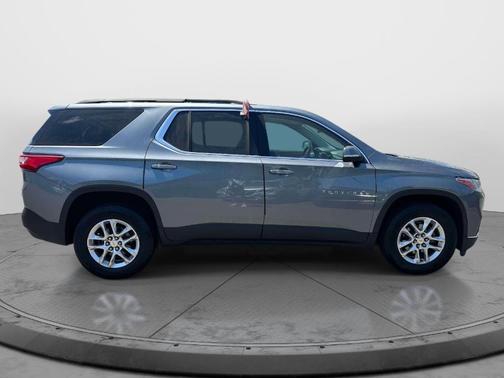 Satin Steel Metallic 2021 Chevrolet Traverse LT Cloth