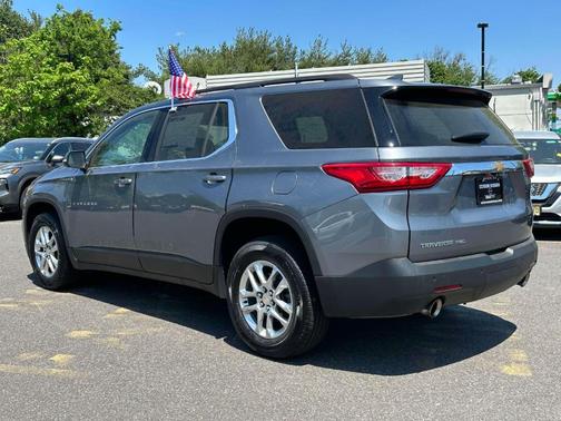 Satin Steel Metallic 2021 Chevrolet Traverse LT Cloth