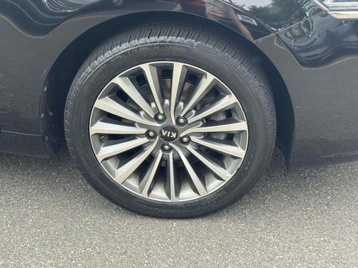 Aurora Black 2017 Kia Cadenza Premium