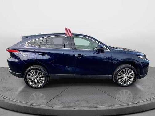 Black 2022 Toyota Venza LE