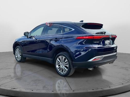 Black 2022 Toyota Venza LE