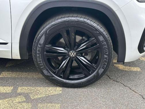 Pure White 2023 Volkswagen Atlas Cross Sport 3.6 V6 SEL R-Line Black