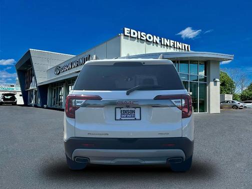 2022 GMC Acadia SLT