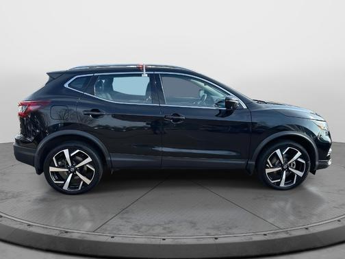 2022 Nissan Rogue Sport SL