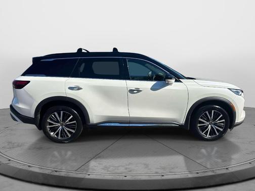 2 Tone Majestic White 2023 INFINITI QX60 AUTOGRAPH