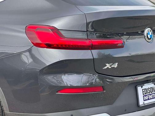 2023 BMW X4 xDrive30i