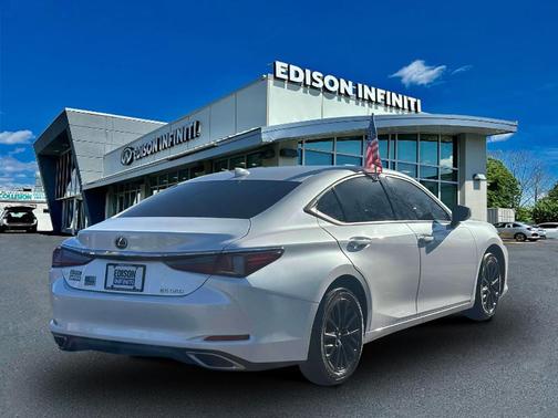 2022 Lexus ES 350 Base