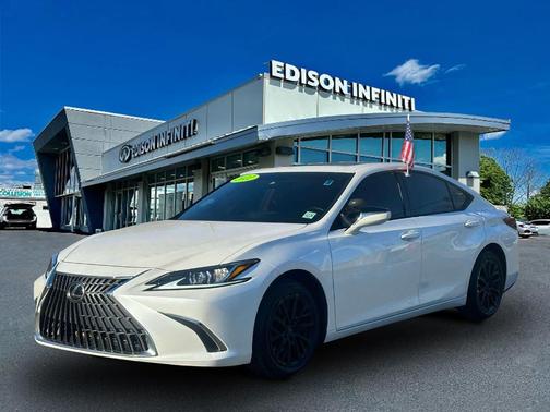 2022 Lexus ES 350 Base