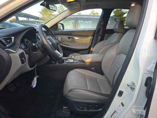 2023 INFINITI QX50 Luxe