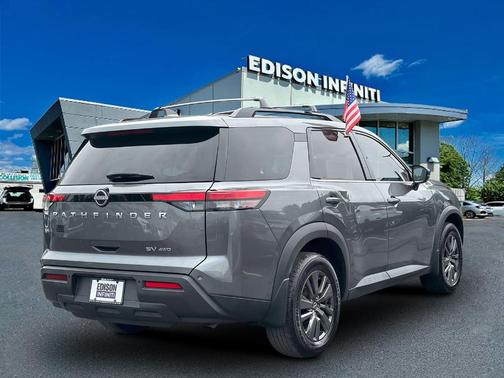 2022 Nissan Pathfinder SV