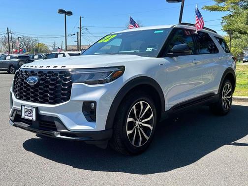 Star White 2026 Ford Explorer ST-Line