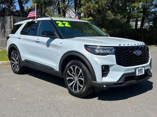 Star White 2026 Ford Explorer ST-Line