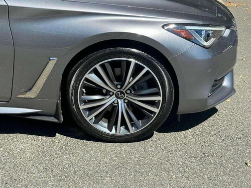 2022 INFINITI Q60 LUXE