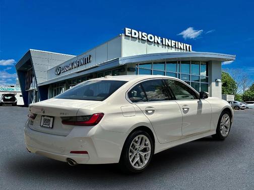 2025 BMW 330 i xDrive