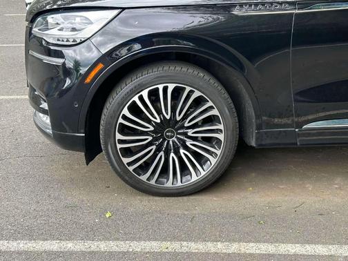Infinite Black Metallic 2023 Lincoln Aviator Black Label AWD