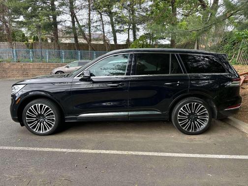 Infinite Black Metallic 2023 Lincoln Aviator Black Label AWD