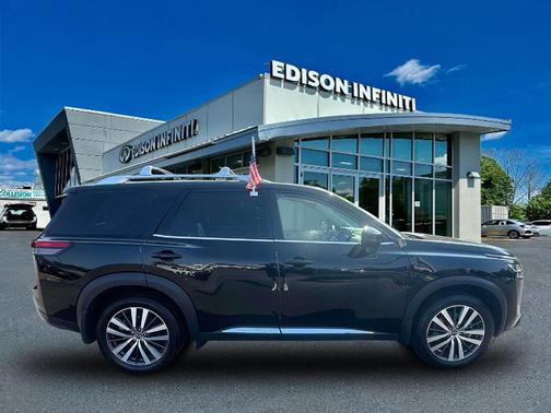 2022 Nissan Pathfinder Platinum