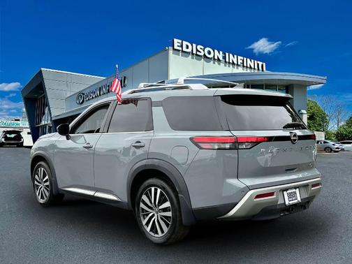 2022 Nissan Pathfinder Platinum