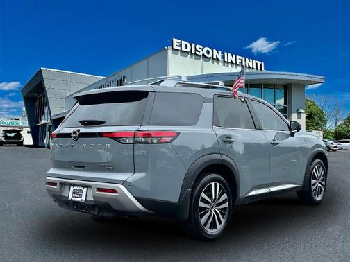 2022 Nissan Pathfinder Platinum