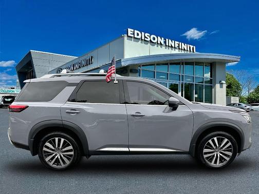 2022 Nissan Pathfinder Platinum