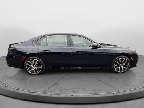 2023 BMW 760 760i xDrive