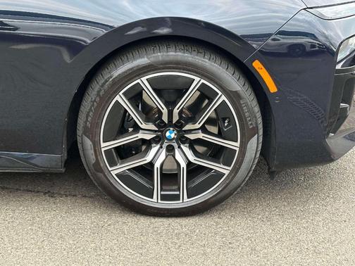 2023 BMW 760 760i xDrive