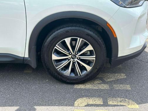 Glacier White 2025 INFINITI QX60 Pure
