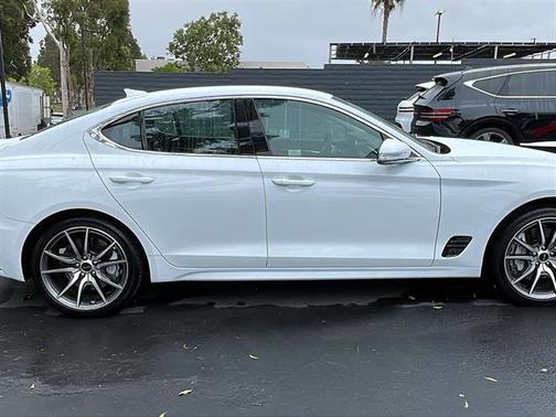 2025 Genesis G70 2.5T Standard