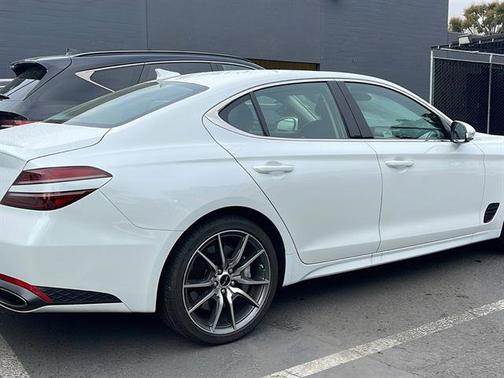 2025 Genesis G70 2.5T Standard