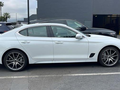 2025 Genesis G70 2.5T Standard