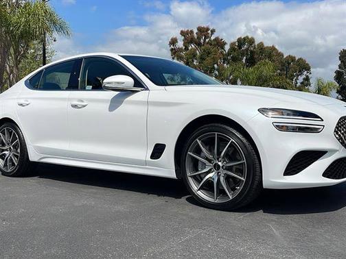 2025 Genesis G70 2.5T Standard