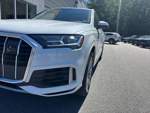 Glacier White Metallic 2022 Audi Q7 55 Premium Plus