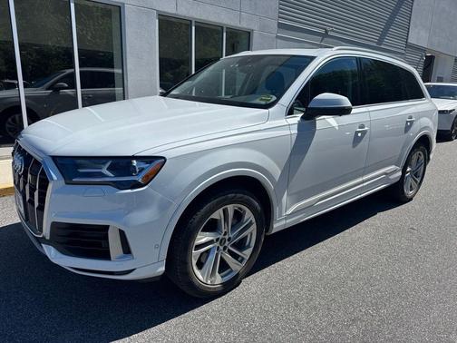 Glacier White Metallic 2022 Audi Q7 55 Premium Plus