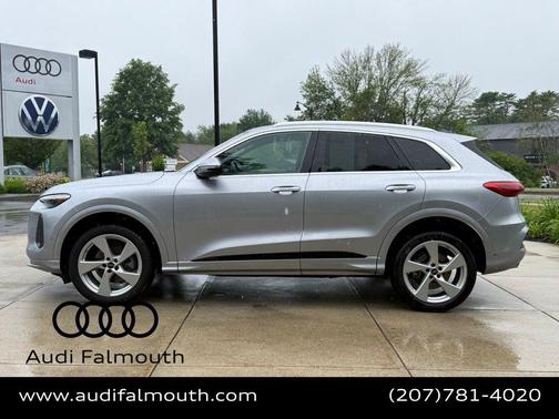 Florett Silver Metallic 2025 Audi Q5 2.0T quattro Premium