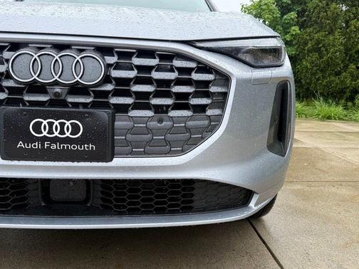 Florett Silver Metallic 2025 Audi Q5 2.0T quattro Premium