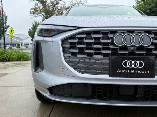 Florett Silver Metallic 2025 Audi Q5 2.0T quattro Premium