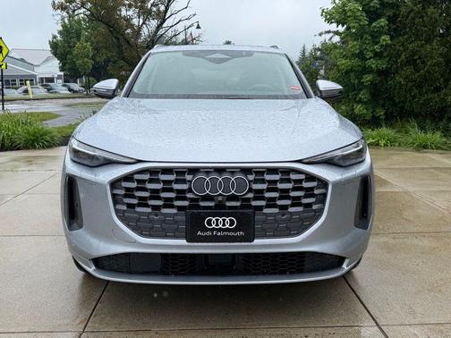 Florett Silver Metallic 2025 Audi Q5 2.0T quattro Premium