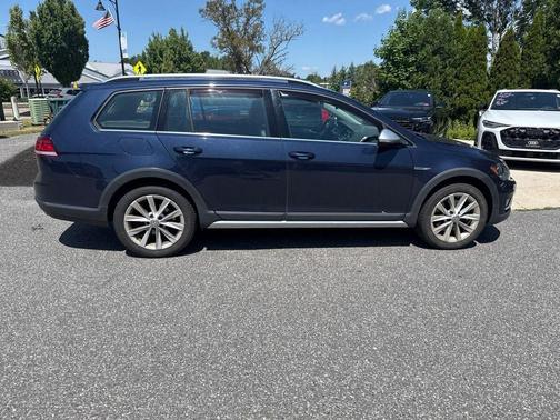 Night Blue Metallic 2019 Volkswagen Golf Alltrack TSI S