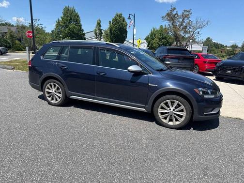 Night Blue Metallic 2019 Volkswagen Golf Alltrack TSI S
