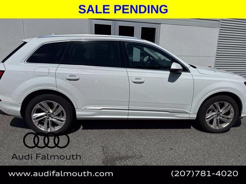 Glacier White Metallic 2023 Audi Q7 55 Premium
