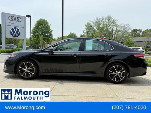 Midnight Black Metallic 2019 Toyota Camry SE