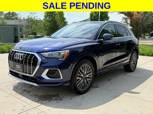 Navarra Blue Metallic 2022 Audi Q3 40 Premium