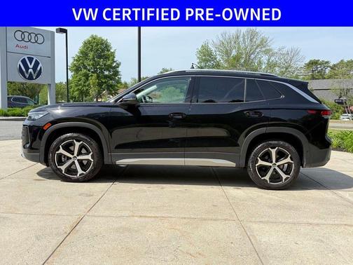 Deep Black Pearl Effect 2025 Volkswagen Tiguan 2.0T SE