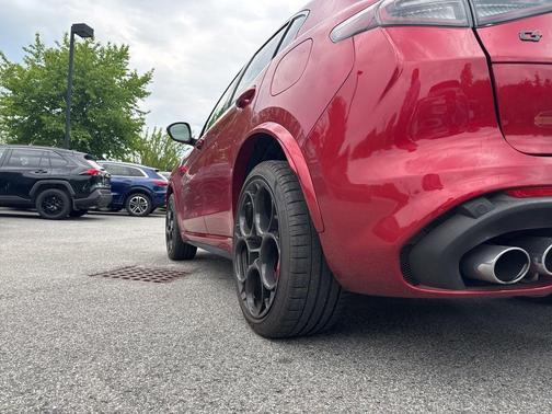 Rosso 2024 Alfa Romeo Stelvio Quadrifoglio