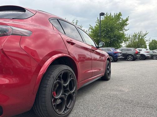 Rosso 2024 Alfa Romeo Stelvio Quadrifoglio