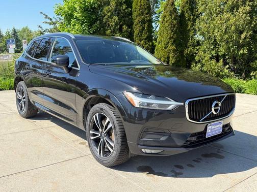 Onyx Black Metallic 2021 Volvo XC60 T6 Momentum