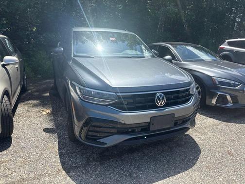 Platinum Gray Metallic 2023 Volkswagen Tiguan 2.0T SE R-Line Black